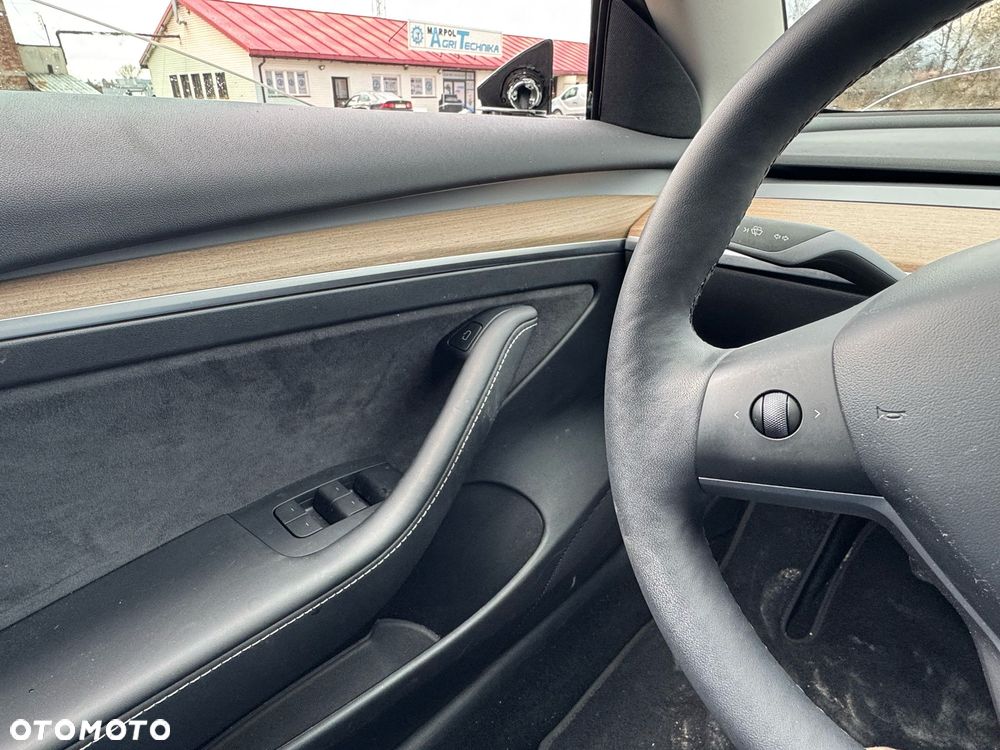 Tesla Model 3 Langstreckenbatterie Allradantrieb Dual Motor - 31