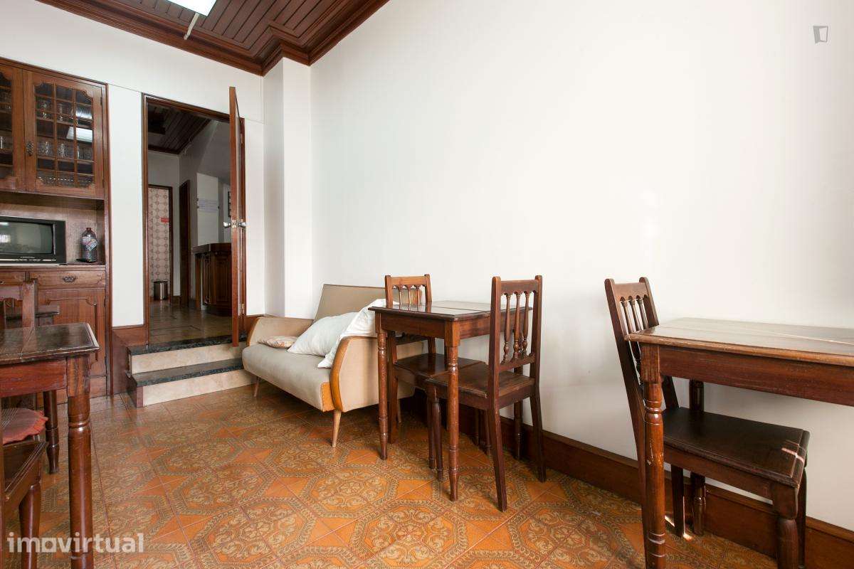 Quarto - localizado em Miragaia Porto - Grande imagem: 5/17