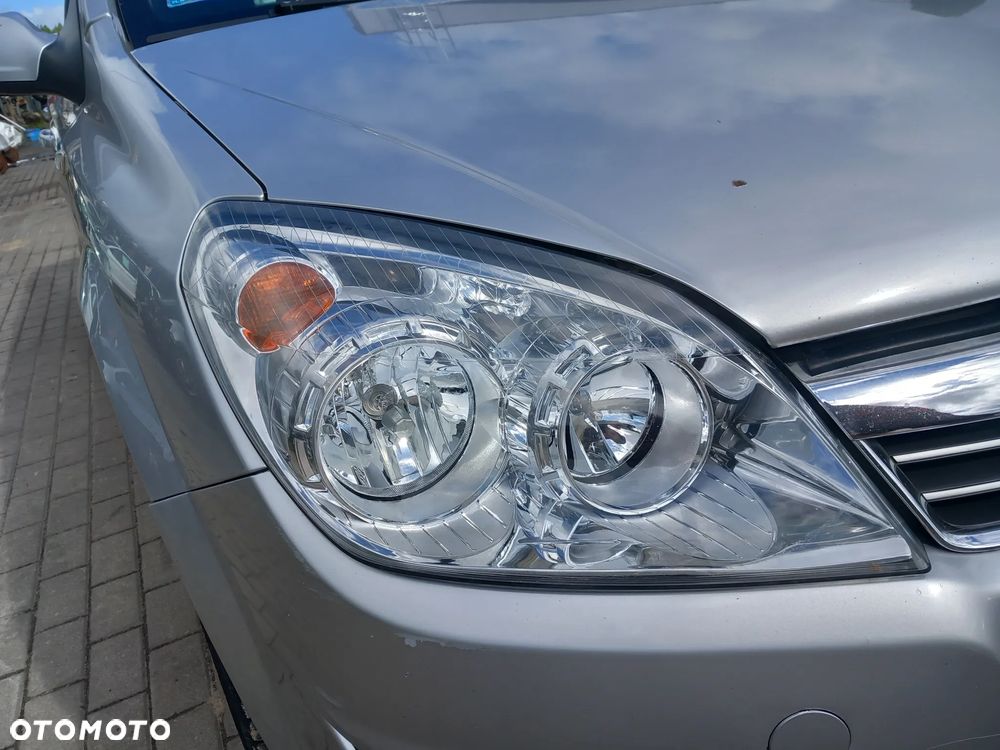 OPEL ASTRA H LAMPA REFLEKTOR PRAWA PRZEDNIA PRAWY PRZÓD - 1