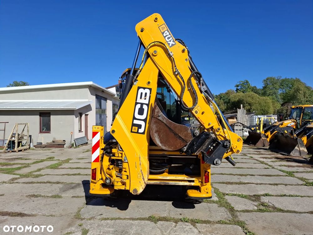 JCB 4CX - 8