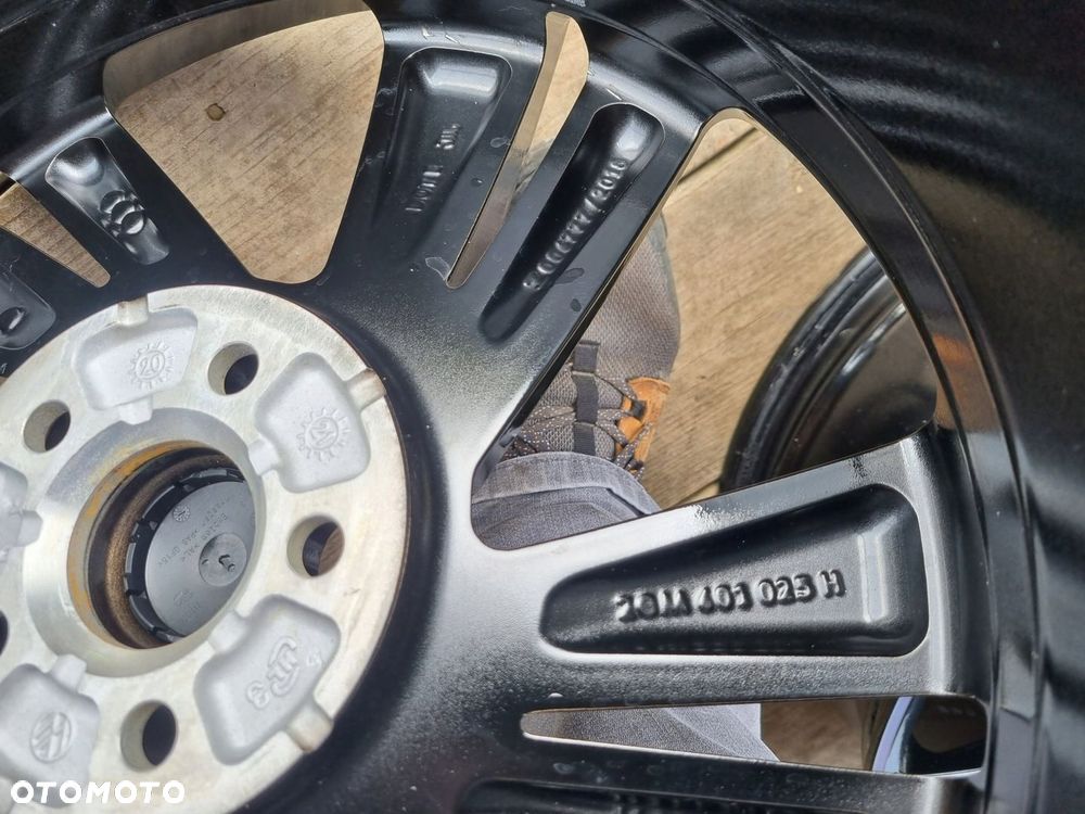 VW T-CROSS alufelgi 7JX18H2 ET39 2GM 5X100 super stan 4szt. - 9