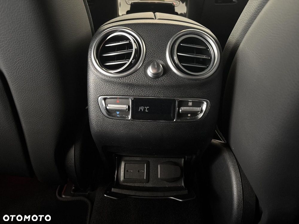 Mercedes-Benz EQC - 24