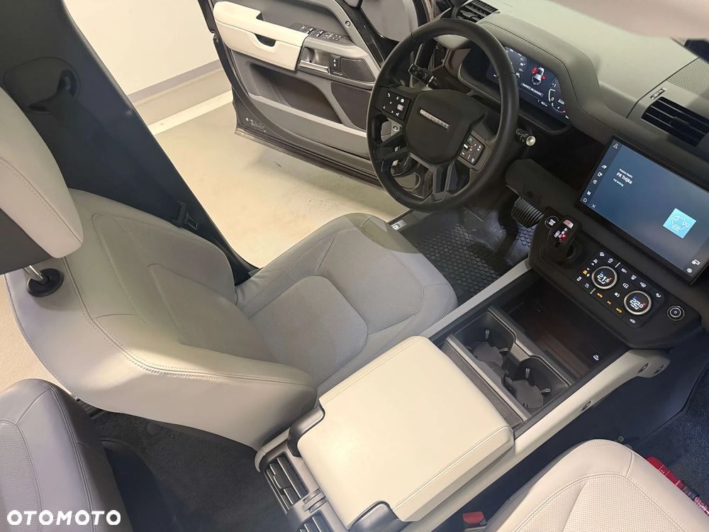 Land Rover Defender 3.0 D250 mHEV X-Dynamic S - 17