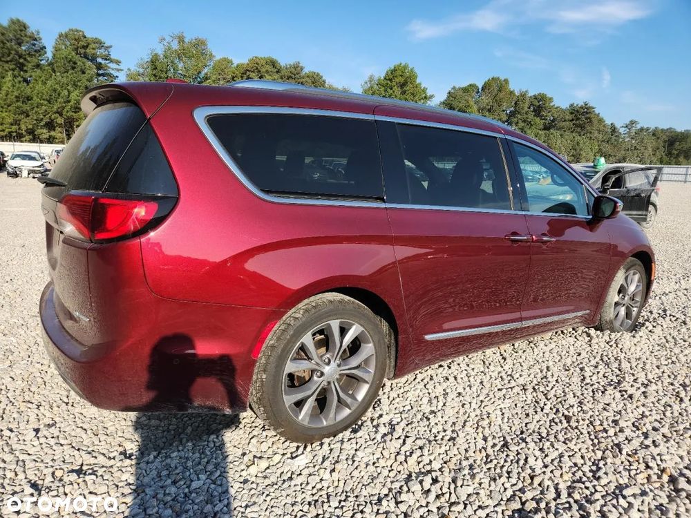 Chrysler Pacifica - 4