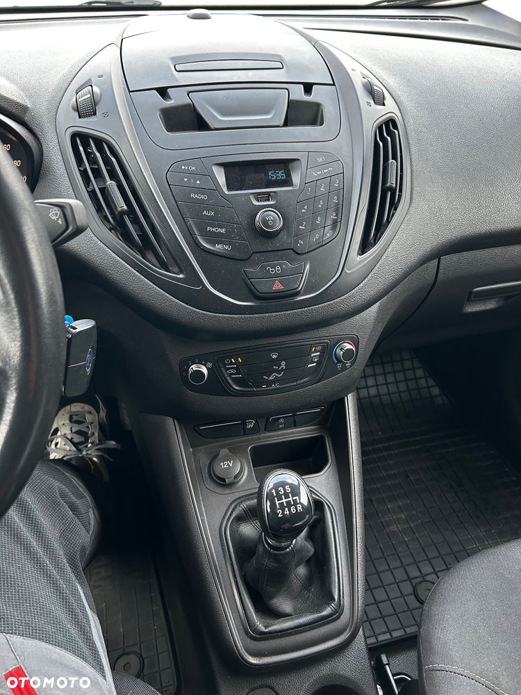 Ford Transit Courier - 21