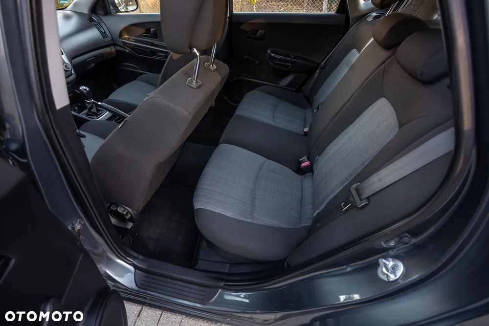 Kia Ceed - 22