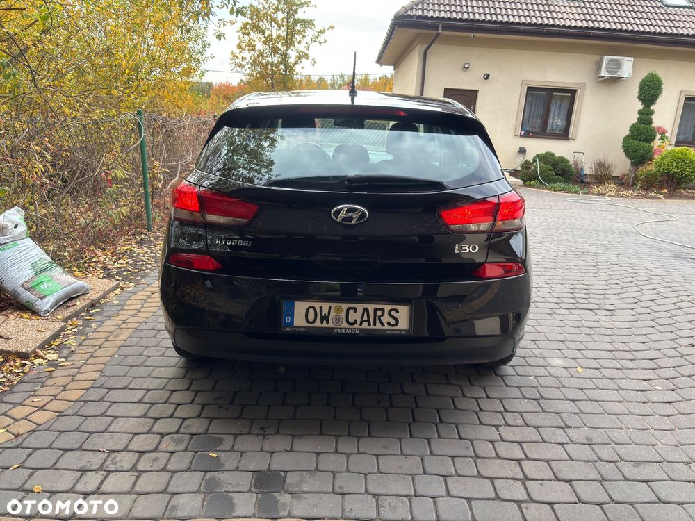 Hyundai i30 1.4 Intro Edition - 12