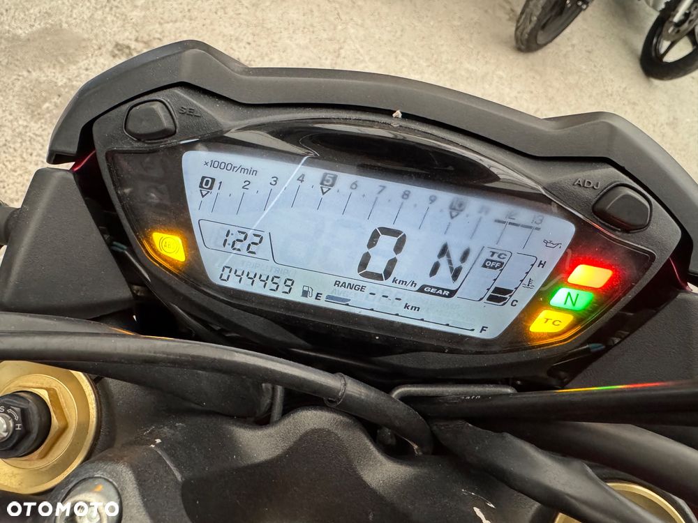 Suzuki GSX 1000 - 11