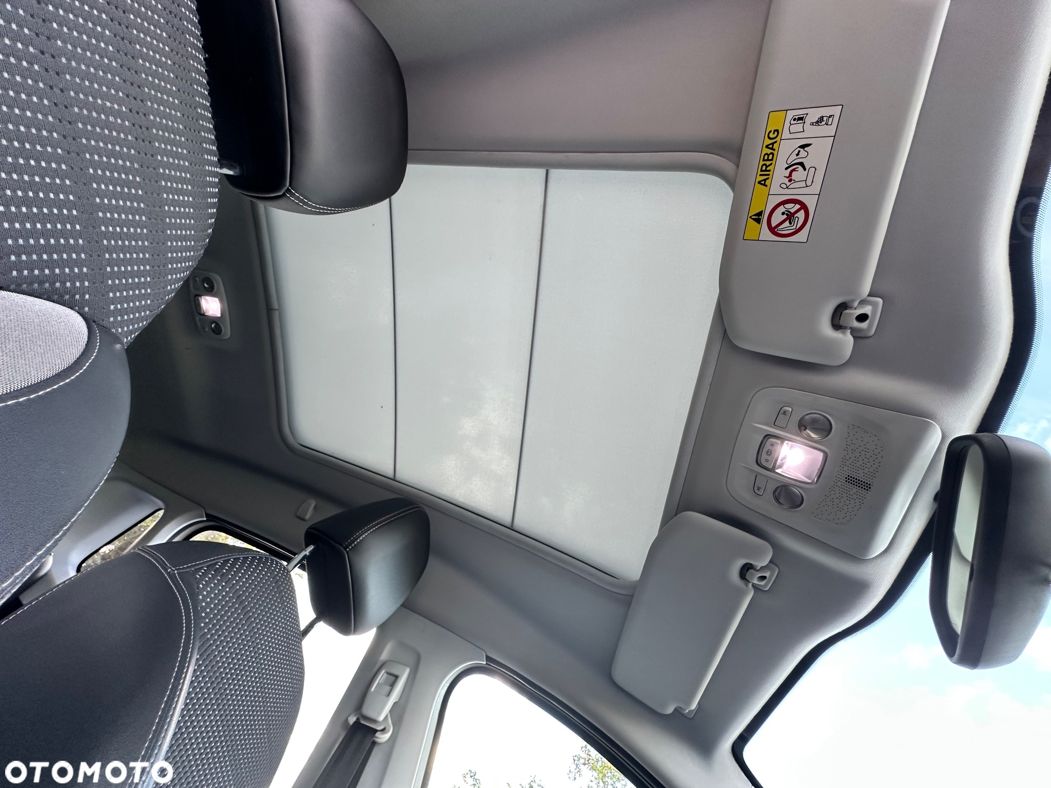Peugeot 2008 1.6 e-HDi Allure S&S - 12