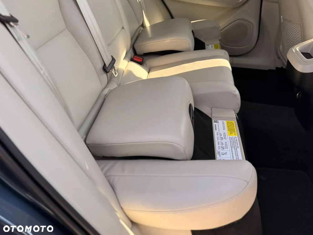 Volvo XC 60 B5 B Momentum - 29