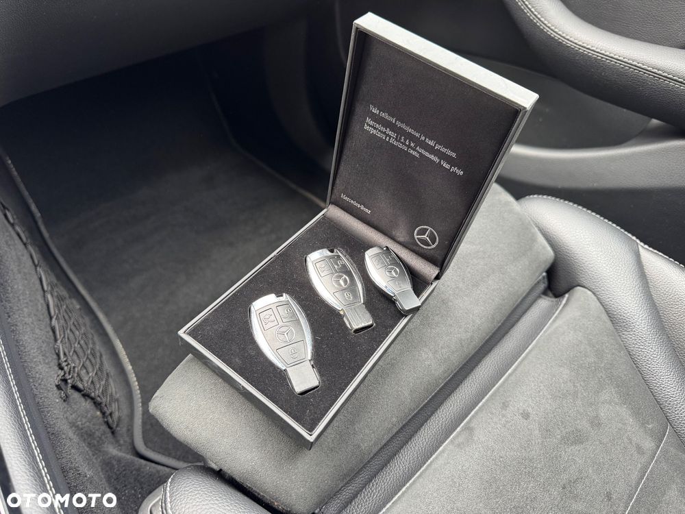 Mercedes-Benz GLC 250 4Matic 9G-TRONIC AMG Line - 32