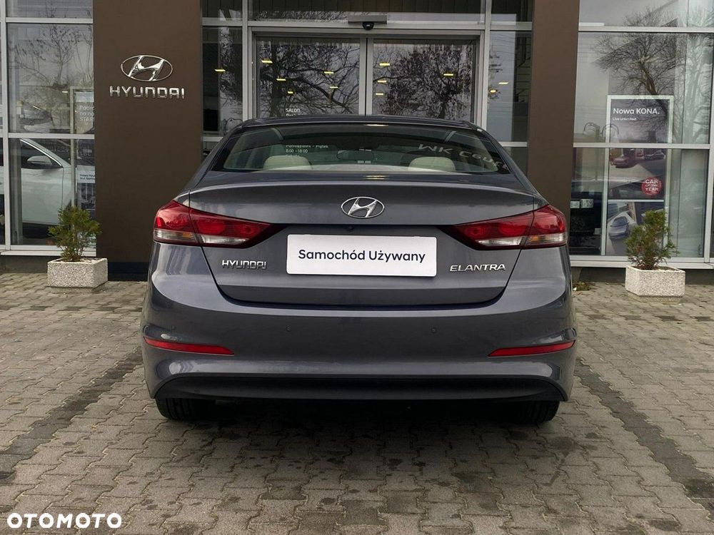 Hyundai Elantra - 9