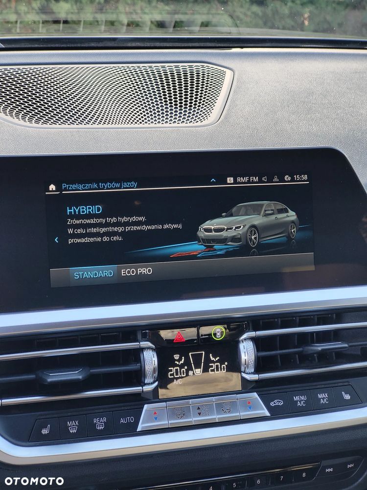 BMW Seria 3 330e M Sport - 33