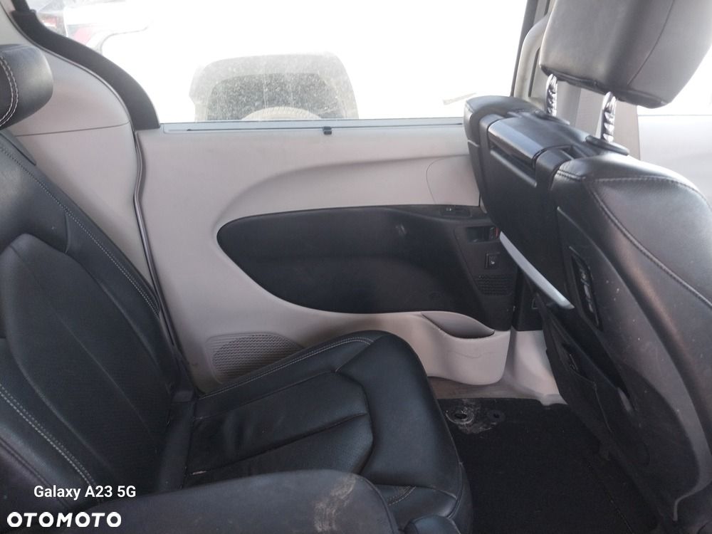 Chrysler Pacifica - 7