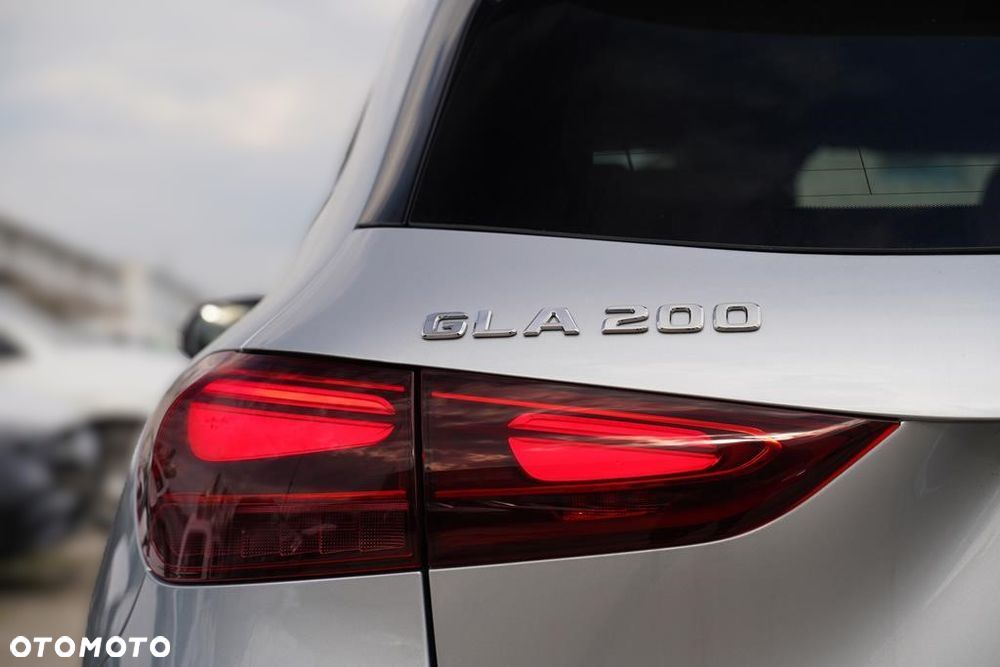 Mercedes-Benz GLA 200 mHEV Progressive 7G-DCT - 24