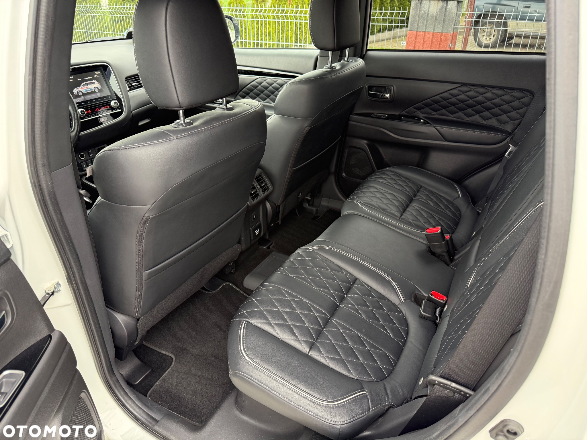 Mitsubishi Outlander 2.4 4WD Plug-In Hybrid Top - 34