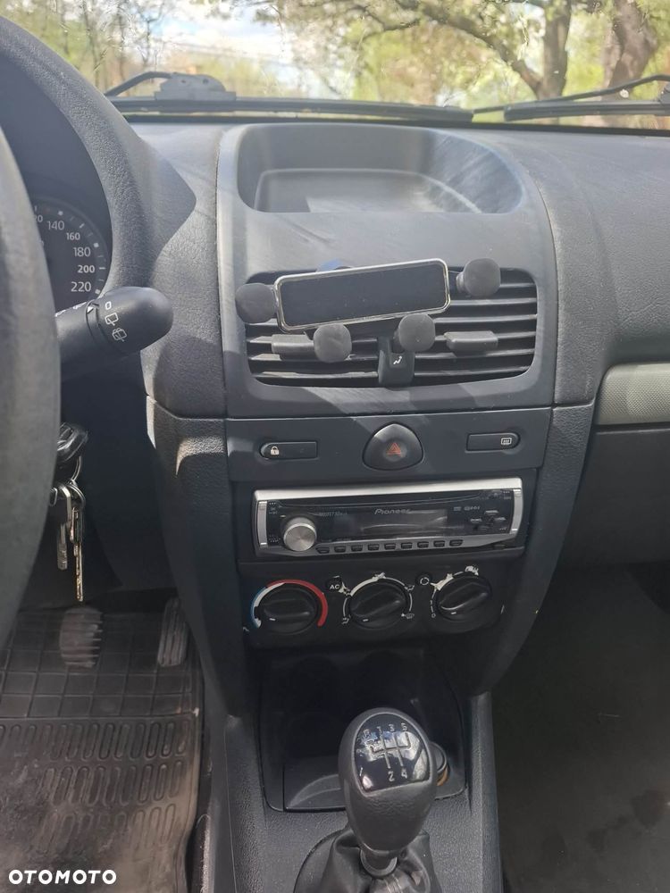 Renault Clio - 10