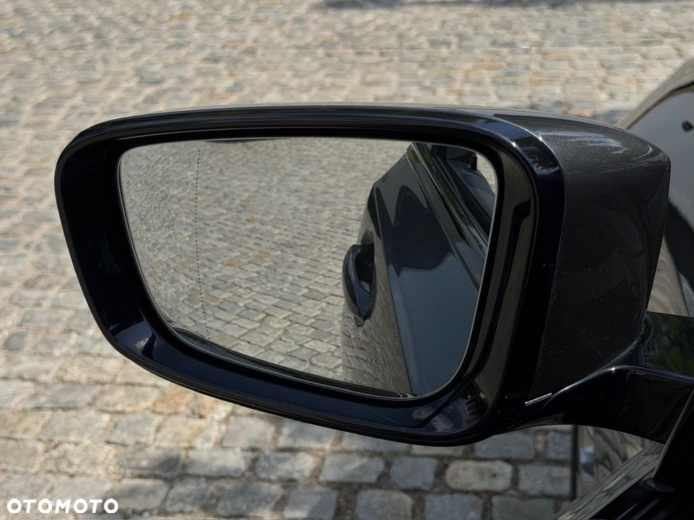 BMW Seria 3 330i Sport Line - 32