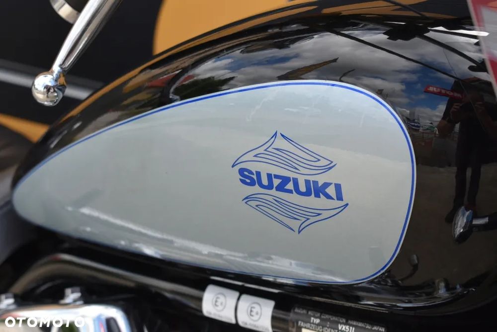 Suzuki Intruder - 37
