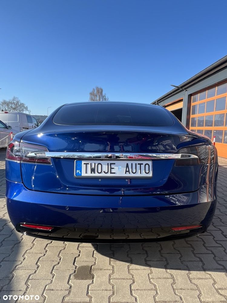 Tesla Model S - 6