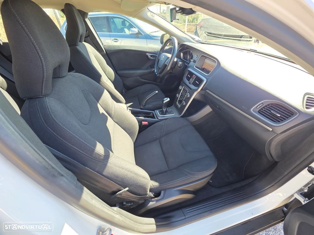Volvo V40 - 23