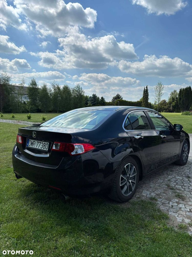 Honda Accord 2010 photo 2
