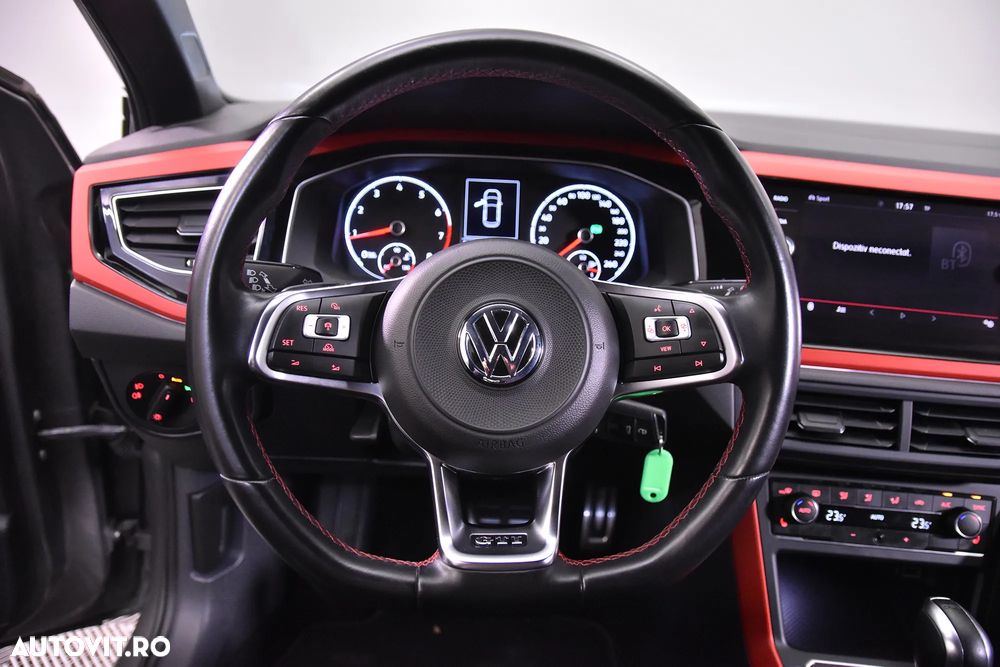 Volkswagen Polo 2.0 TSI DSG GTI - 16