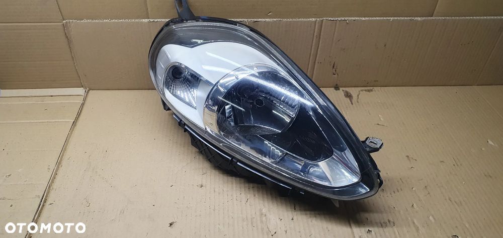 Lampa prawy przód przednia prawa Fiat Punto EVO - 2