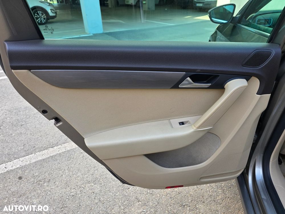 Volkswagen Passat Variant 2.0 TDI BlueMotion Technology DSG Comfortline - 18