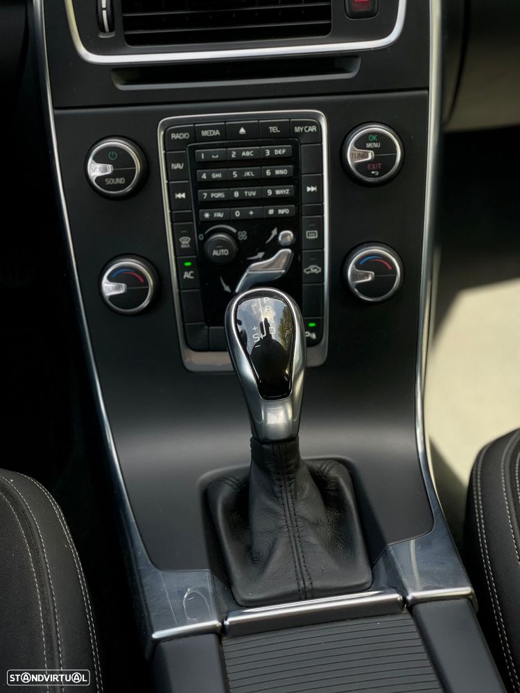 Volvo V60 DRIVe Geartronic Powershift Momentum - 14