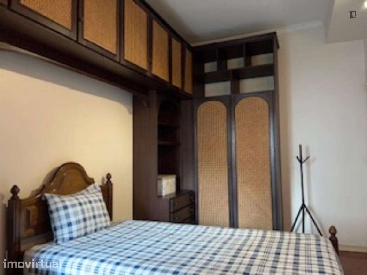 Quarto - localizado em Benfica Lisbon - Grande imagem: 3/22