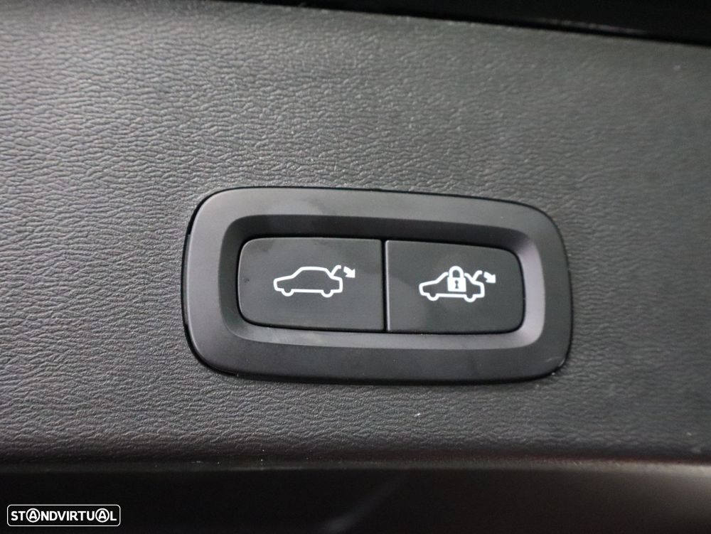 Volvo XC 40 1.5 T4 PHEV Core - 22