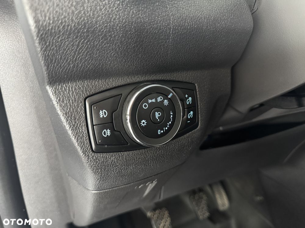 Ford Transit Courier - 21