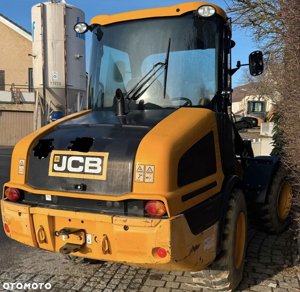 JCB 407 - 3