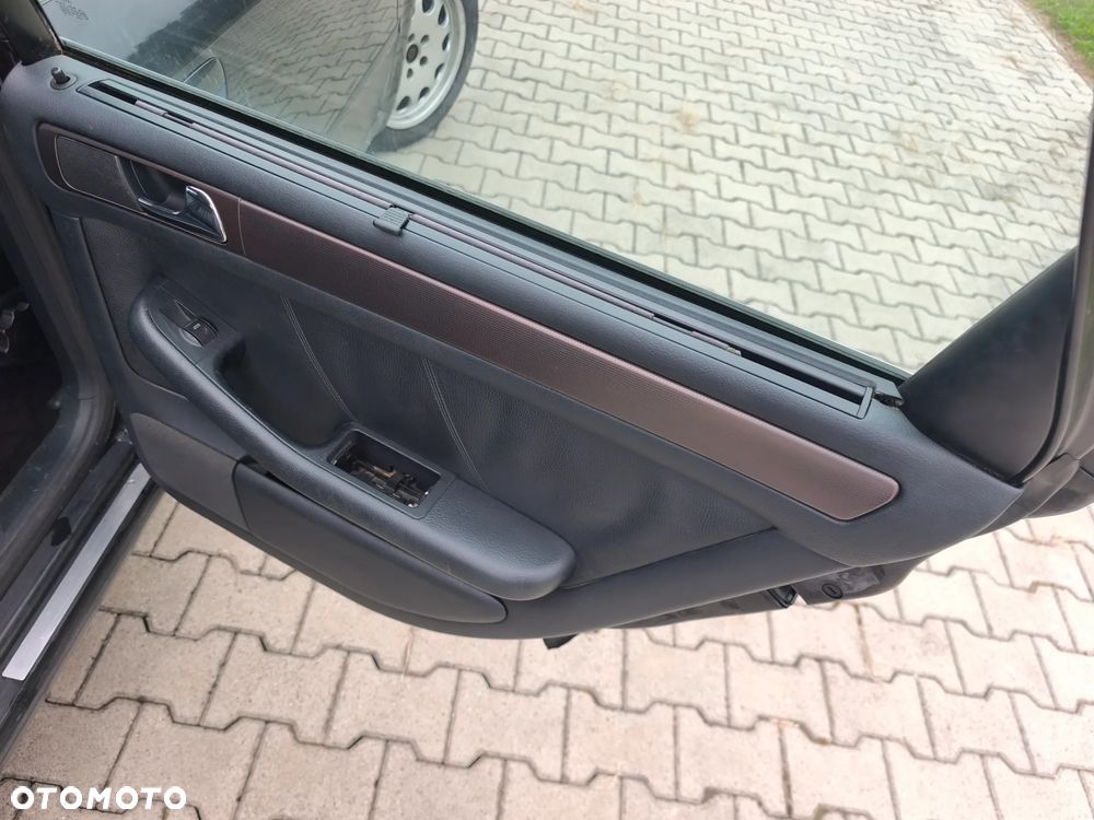 Audi A6 Avant 2.4 - 12