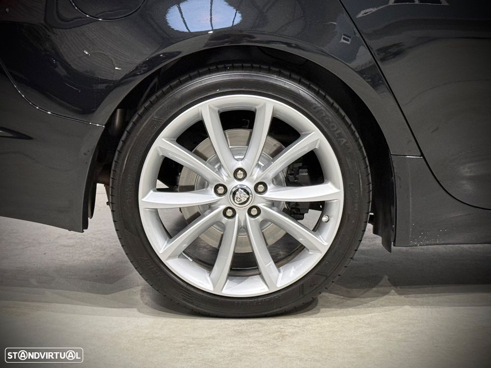Jaguar XF 2.2 D Premium Luxury - 43