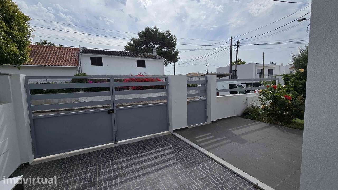 Moradia T4 isolada com jardim e garagem - Grande imagem: 4/32