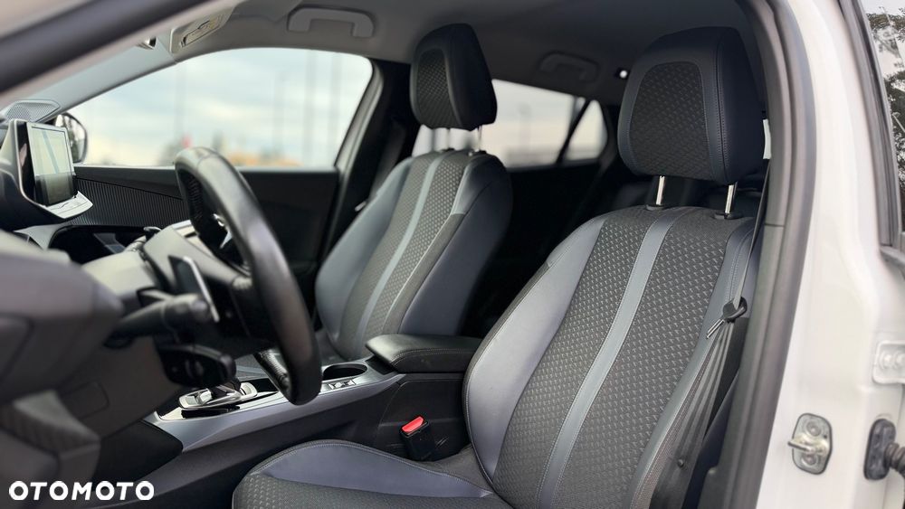 Peugeot 2008 PureTech 130 EAT8 GT - 15