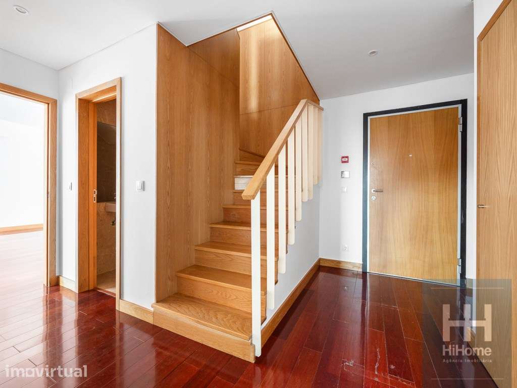 T2 Duplex com Vista Infinita na Torre de São Rafael em Lisboa - Grande imagem: 2/28