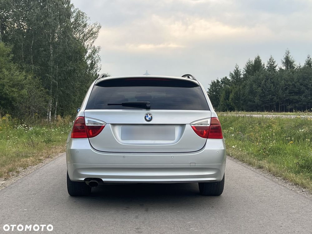 BMW Seria 3 318i - 5