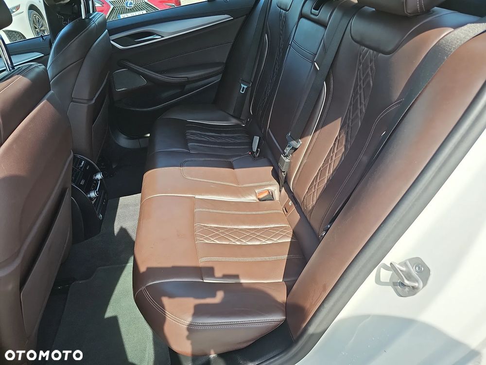 BMW Seria 5 518d mHEV Luxury Line - 12