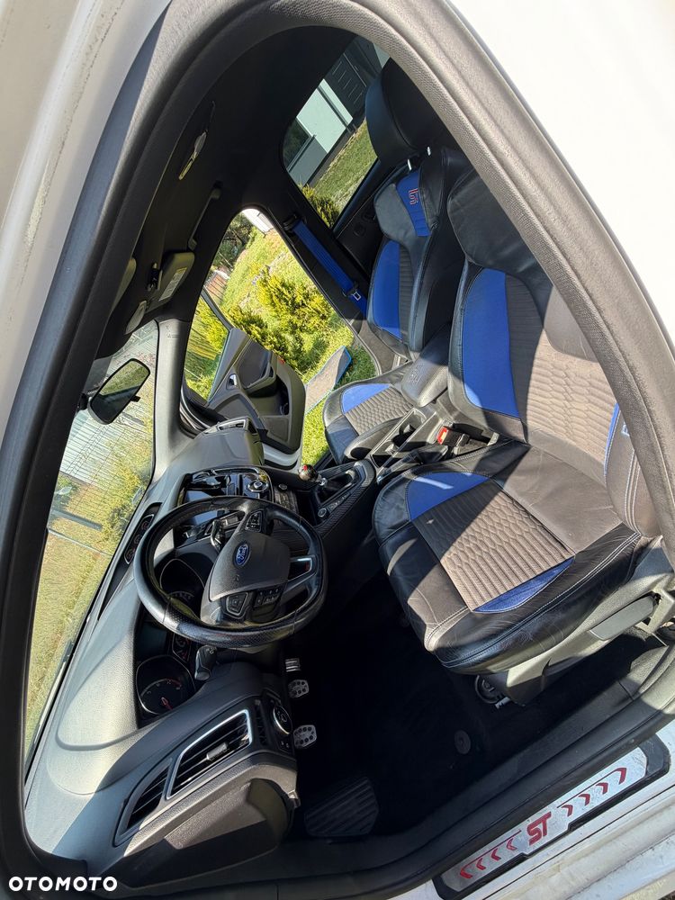 Ford Focus 2.0 EcoBoost ST-2 - 9