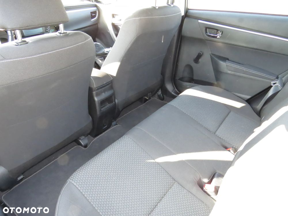 Toyota Corolla 1.6 Premium + - 9