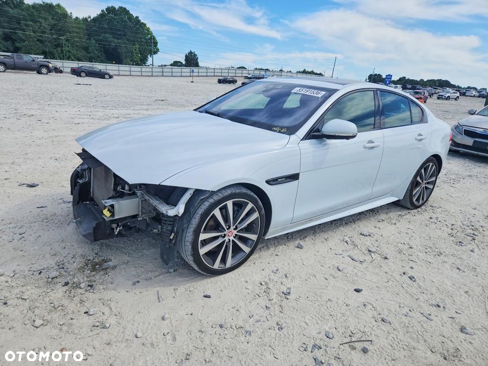 Jaguar XE - 3