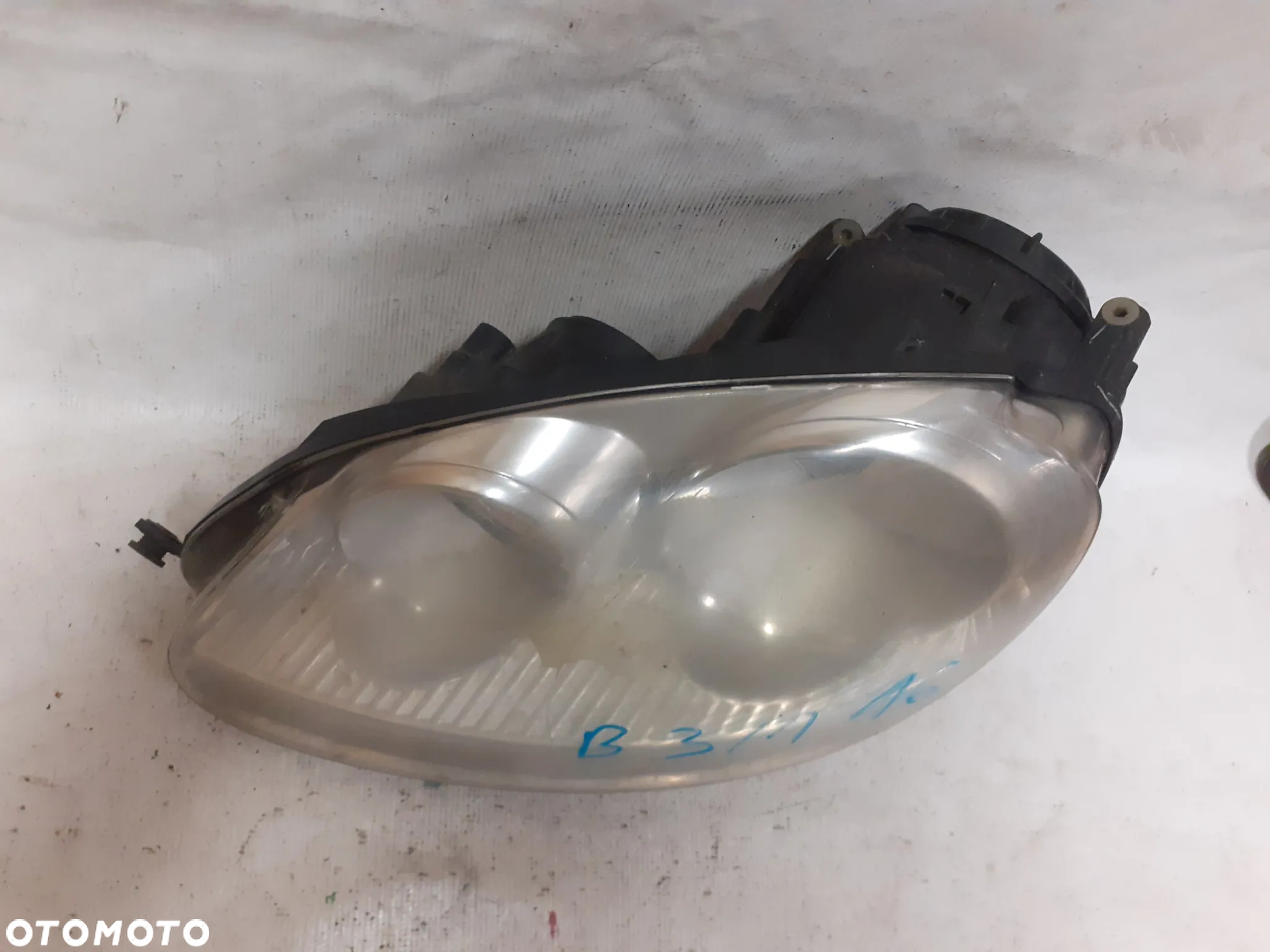 .  PRZOD PRZEDNIA LAMPA LEWA GOLF V - 2