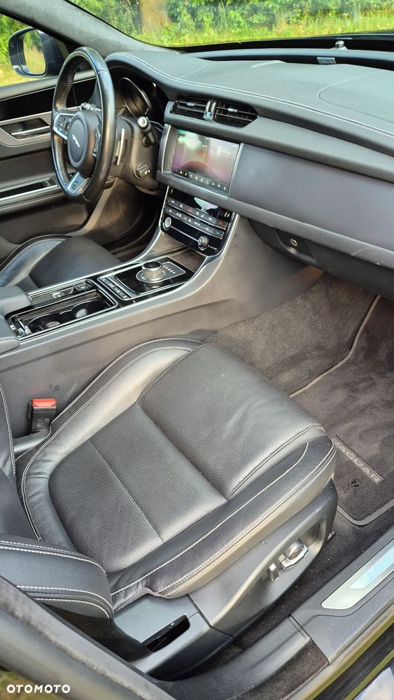 Jaguar XF 2.0 i4D R-Sport - 20