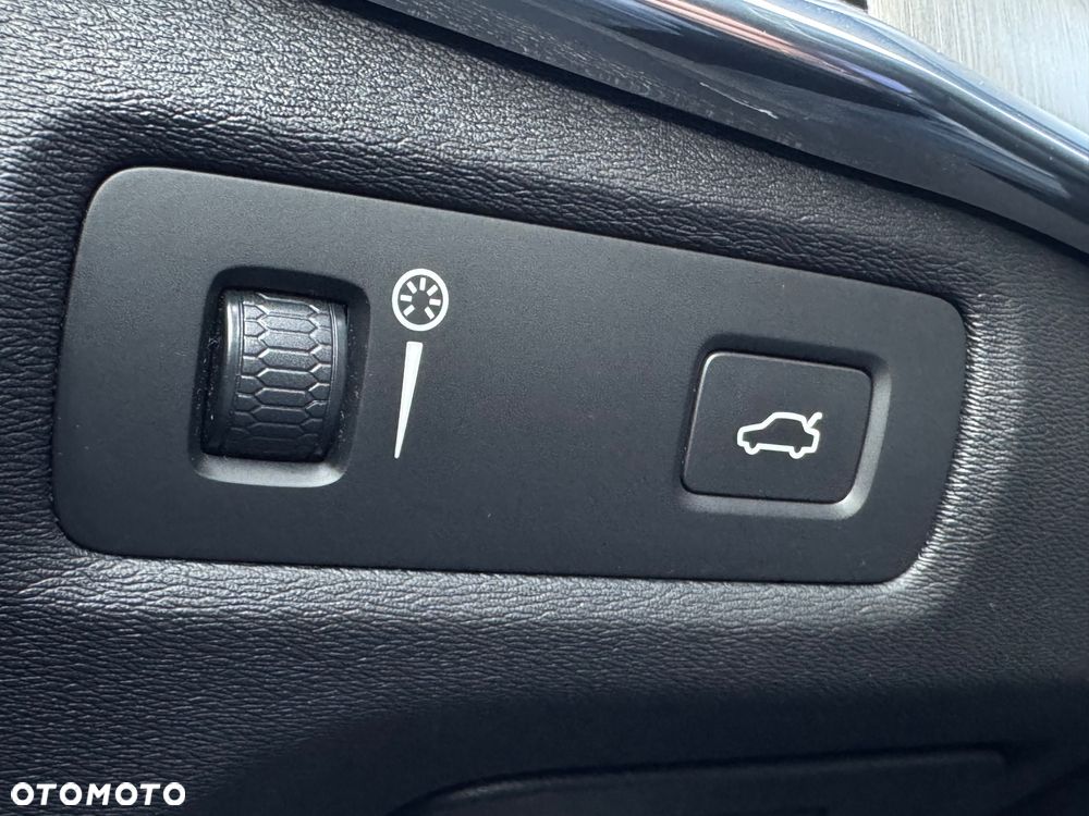 Volvo V90 D3 Geartronic Momentum Pro - 27