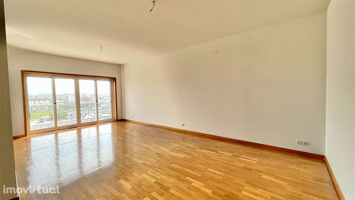 T3 Centro-Póvoa de Varzim-aparcamento - Grande imagem: 2/27