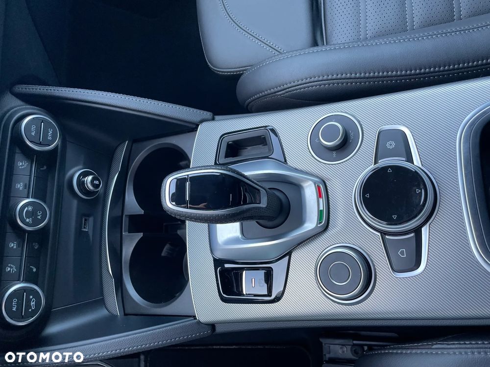 Alfa Romeo Stelvio 2.0 Turbo Veloce Q4 - 22