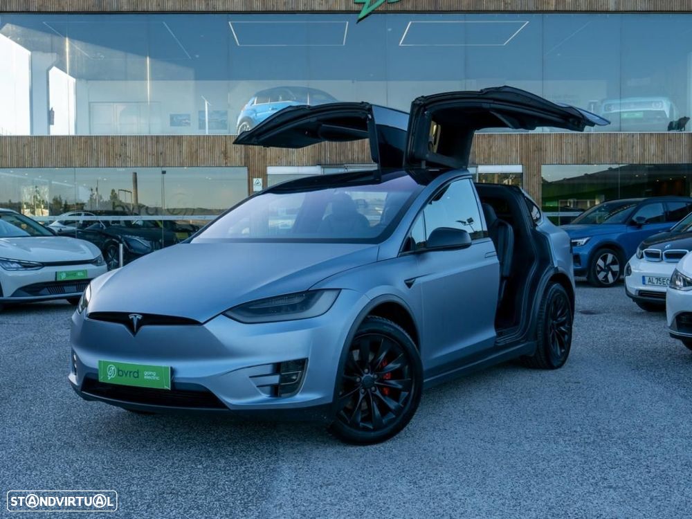 Tesla Model X - 3